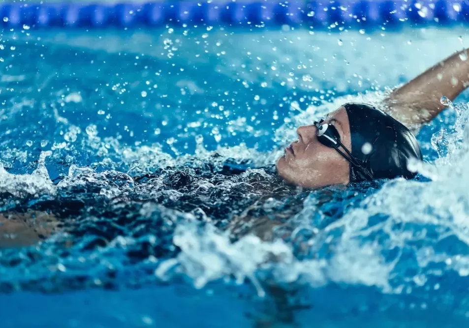 Professional swimmer, swimming race, indoor pool